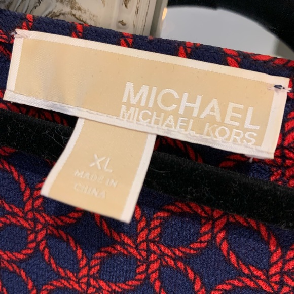 Michael Kors Blouse in red and navy blue, tunic style with full ruffle sleeve. - Picture 3 of 4